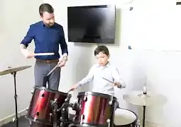 çocuklar için bateri kursu eğitmenleri