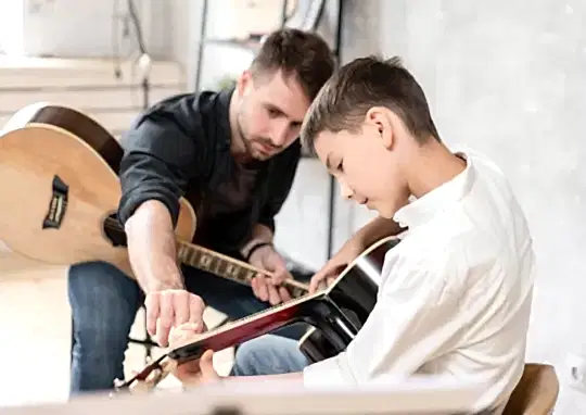 çocuklar için gitar eğitimi
