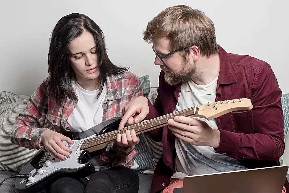 Ustalardan Elestiriler Basgitar Kursu